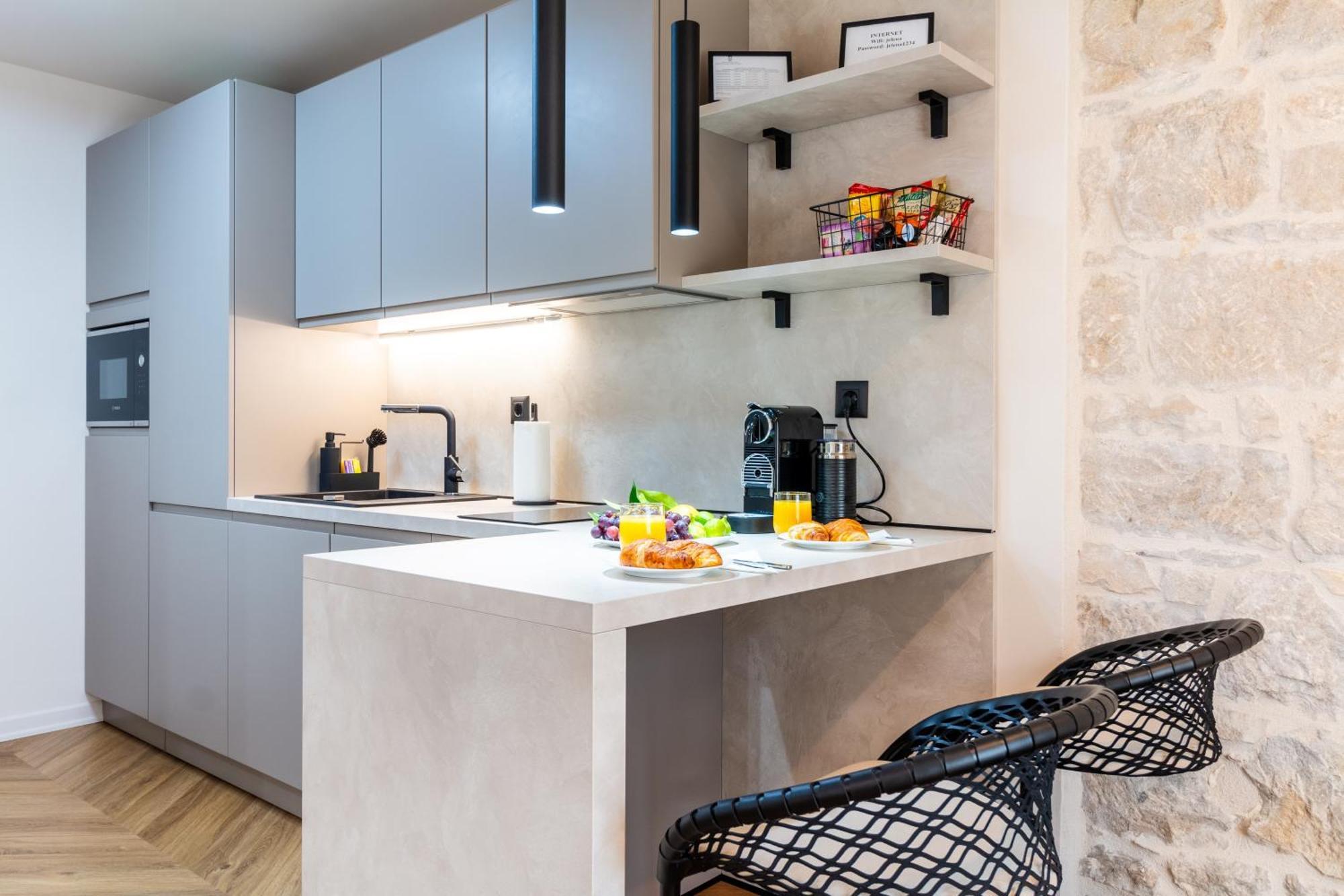 Apartment Centre In Stone House Split Buitenkant foto