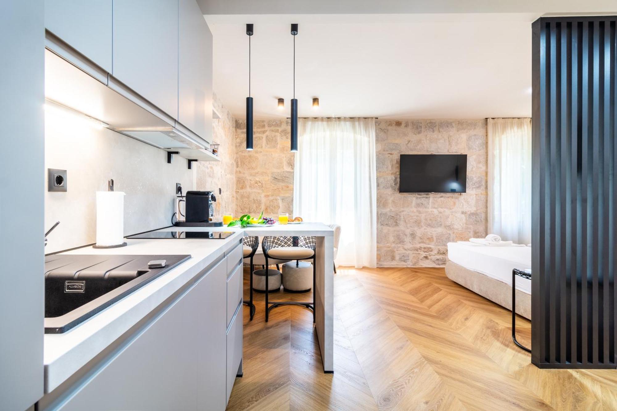 Apartment Centre In Stone House Split Buitenkant foto