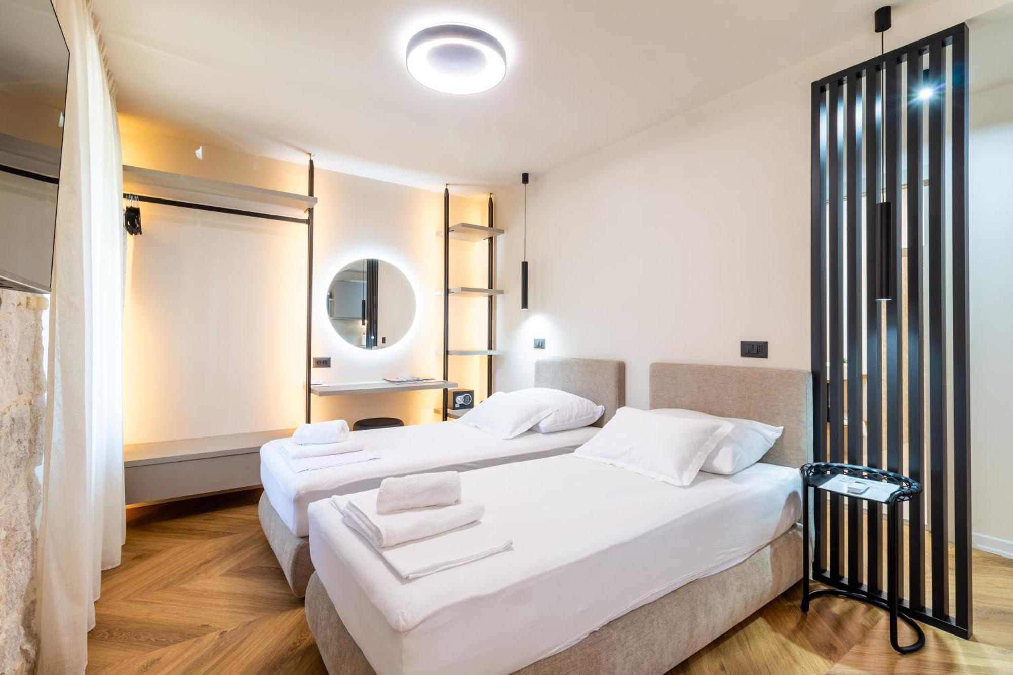 Apartment Centre In Stone House Split Buitenkant foto
